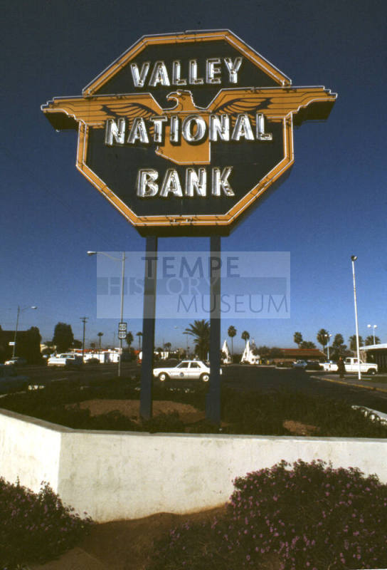 Valley National Bank - 826 E Apache Boulevard