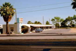 El Gaucho Motel - 2132 E. Apache