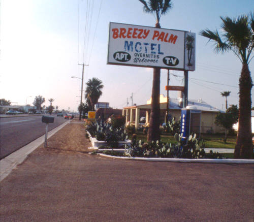 Breezy Palm Motel - 2150 E. Apache
