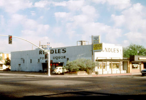 Rundle's Market, Mill Ave & University Dr.