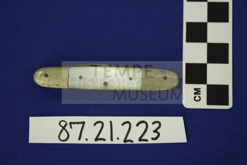 Pearl handle pocket knife