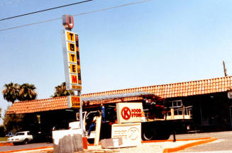 Circle K Utotem store, Southern and Country Club