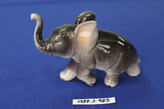 Elephant figurine, grey