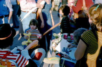 Haydens Ferry Arts & Craft Fair clown making balloon animals