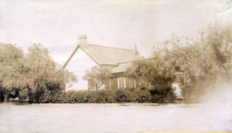 Exterior side view of Dr. Fenn J Hart's Tempe home