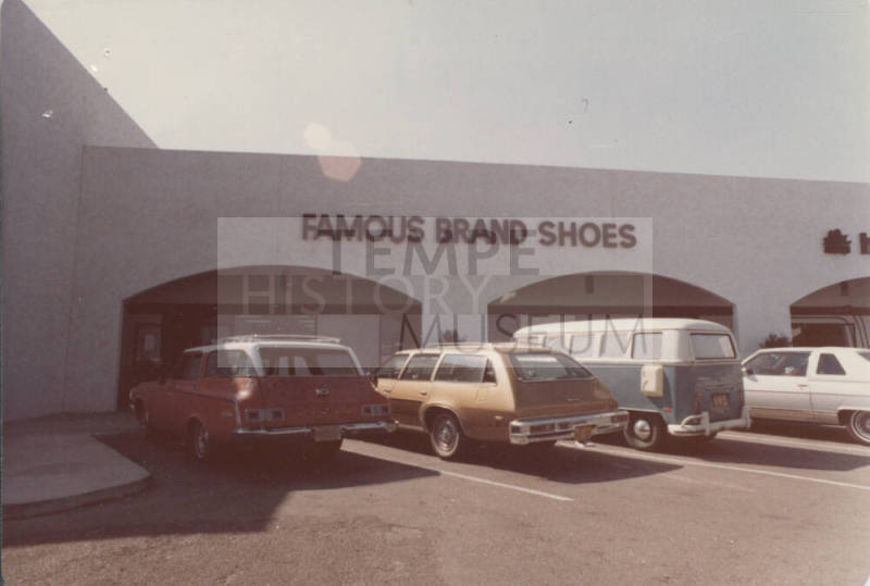 Famous Brand Shoes - 3224 South Mill Avenue, Tempe, Arizona