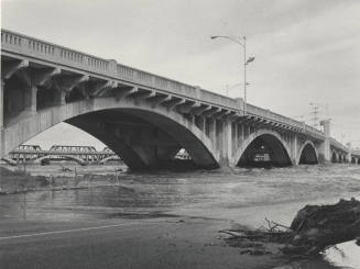 Mill Avenue Bridge at Flood Stage