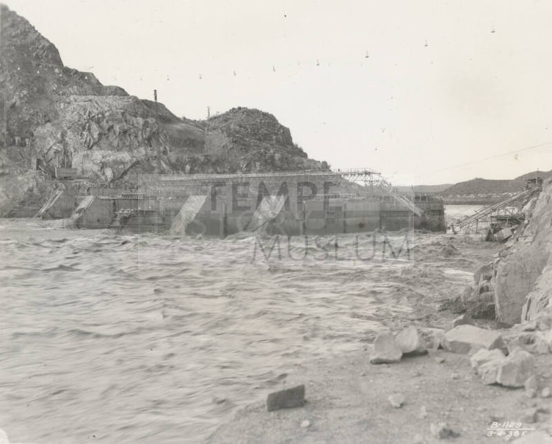 Photo- View of a flooded Verde River during the construction of Bartlett Dam