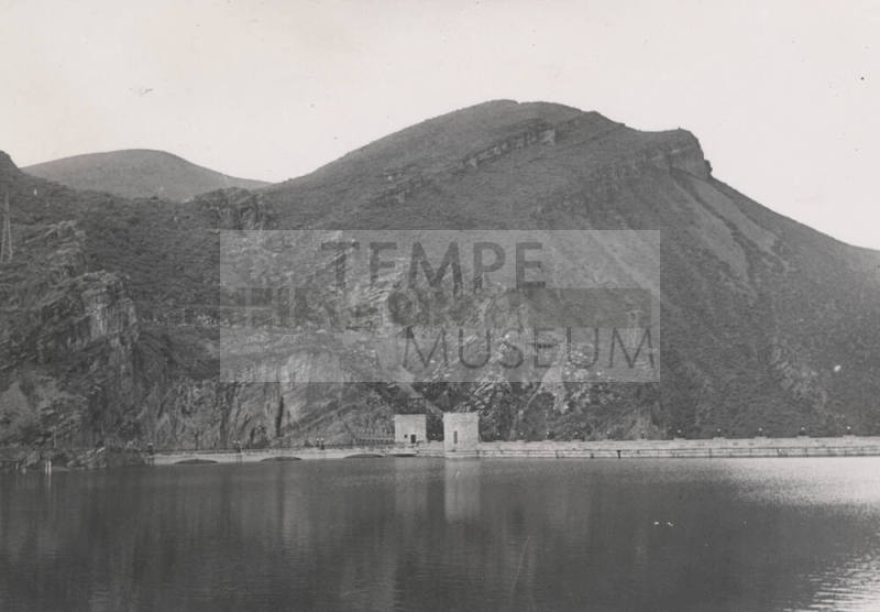 Photo-View of Roosevelt Dam with filled Roosevelt Lake