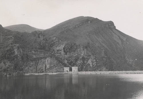 Photo-View of Roosevelt Dam with filled Roosevelt Lake