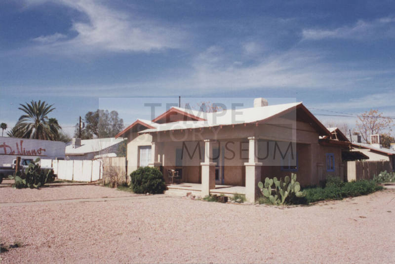Adobe bungalow / 600 West 5th Street, Tempe, AZ