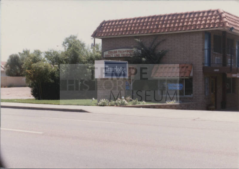 Travelodge - 1005 East Apache Boulevard - Tempe, Arizona