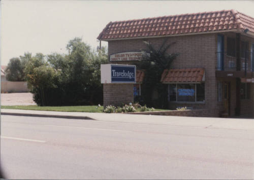 Travelodge - 1005 East Apache Boulevard - Tempe, Arizona
