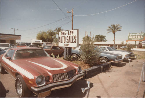 Dee-Lee Auto Sales - 1935 East Apache Boulevard - Tempe, Arizona