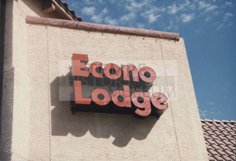 Econo Lodge - 2101 East Apache Boulevard - Tempe, Arizona