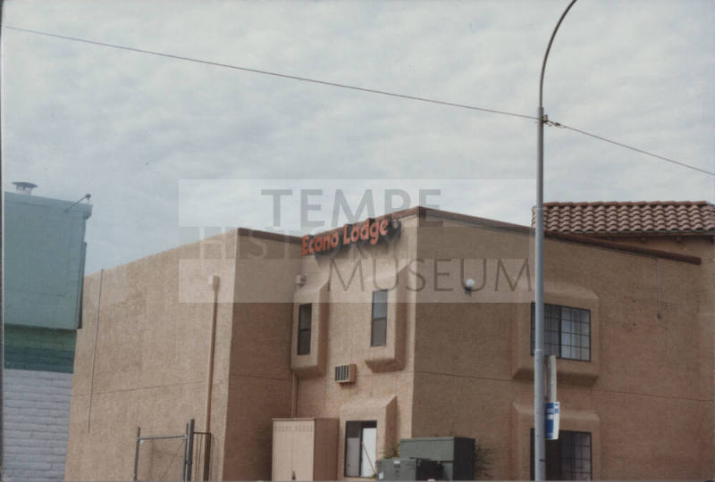 Econo Lodge - 2101 East Apache Boulevard - Tempe, Arizona