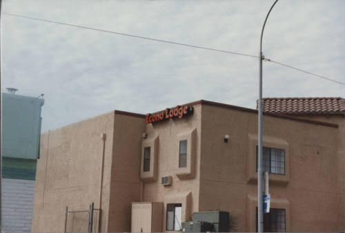 Econo Lodge - 2101 East Apache Boulevard - Tempe, Arizona