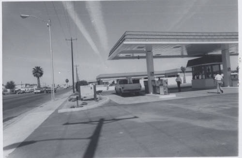 Pete's Shell Gasoline Station - 1734 East Apache Boulevard, Tempe, Arizona