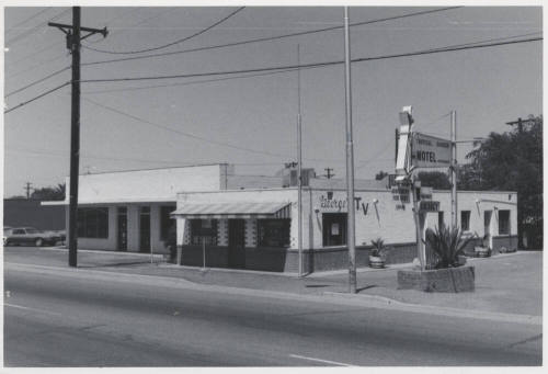 Tropical Garden Motel - 1610 East Apache Boulevard, Tempe, Arizona