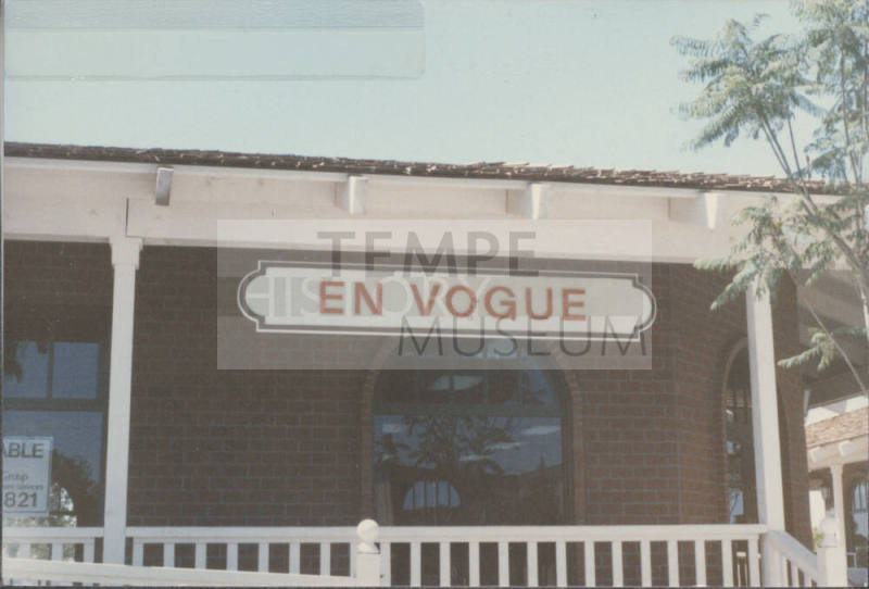 En Vogue - 210 East Baseline Road - Tempe, Arizona