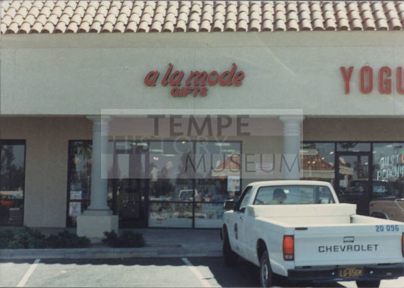 A La Mode Gifts - 805 West Baseline Road - Tempe, Arizona