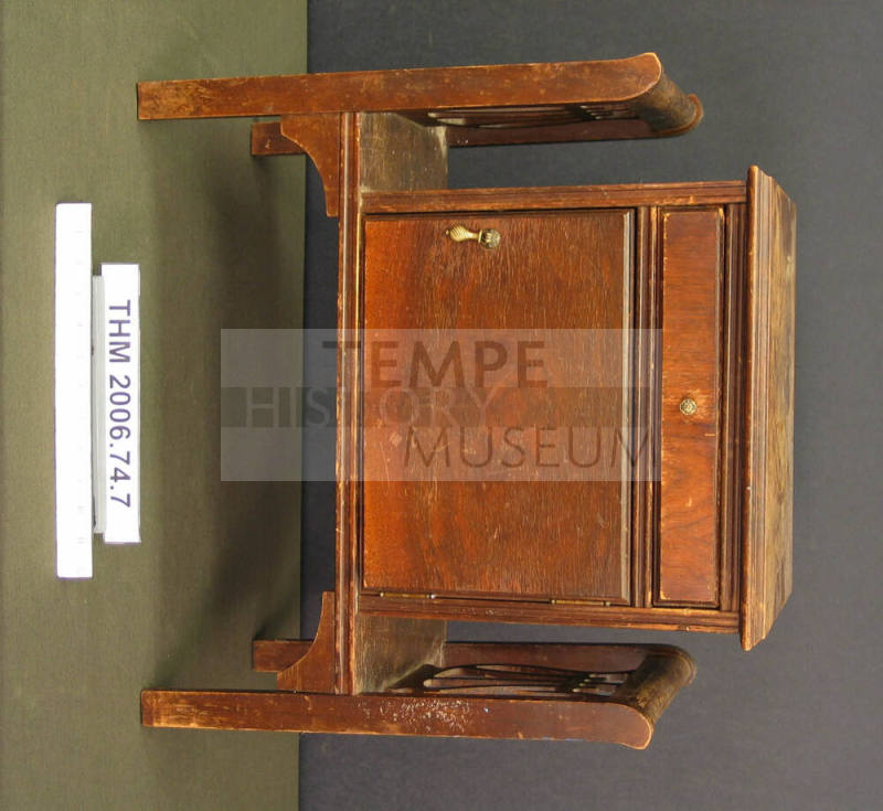 Humidor with Magazine Rack