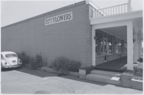Brady's House of Flowers - 1868 East Apache Boulevard, Tempe, Arizona