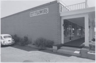 Brady's House of Flowers - 1868 East Apache Boulevard, Tempe, Arizona