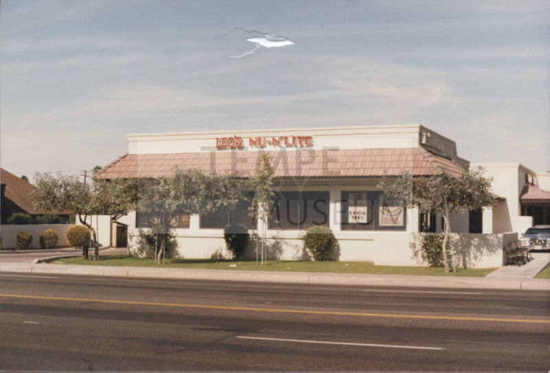 Leo's Nu-N'Lite - 528 West Broadway Road  - Tempe, Arizona