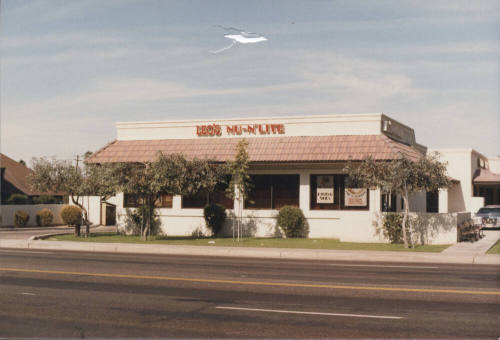 Leo's Nu-N'Lite - 528 West Broadway Road  - Tempe, Arizona