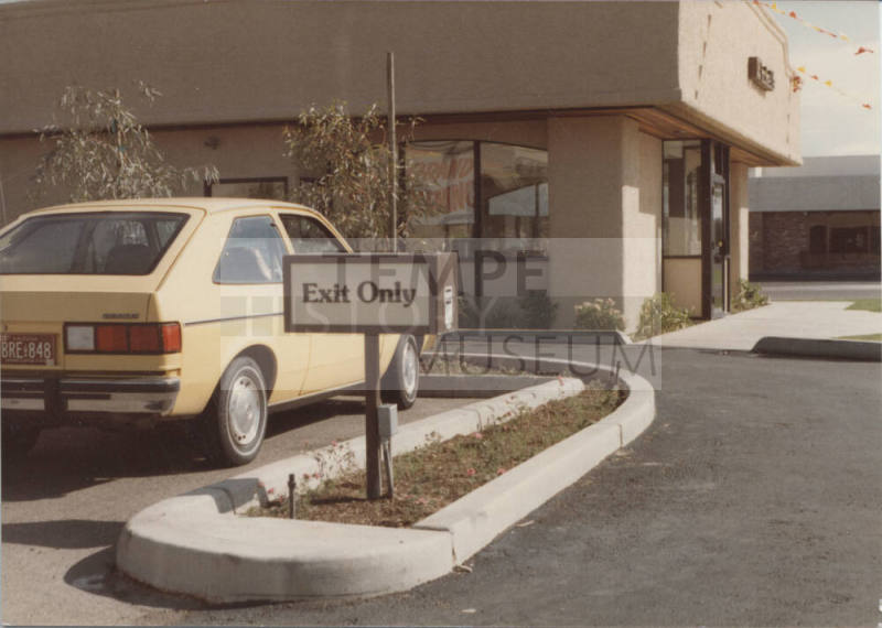 Winchell's Donut House, 808 W. Broadway Road, Tempe, Arizona