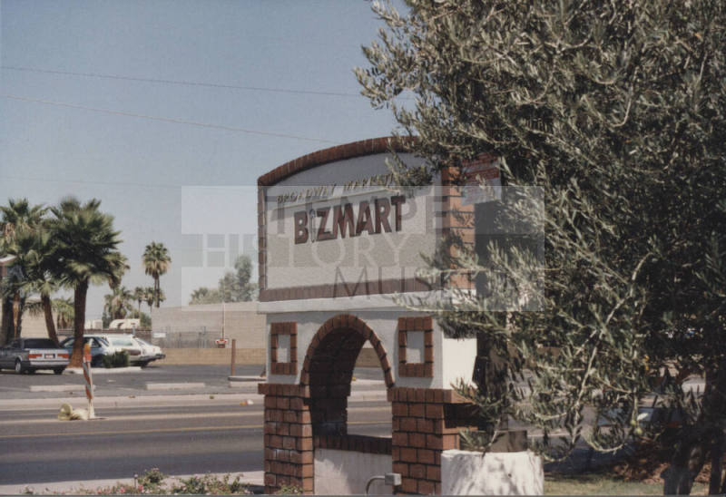 Broadway Marketplace Plaza - 917 East Broadway Road - Tempe, Arizona