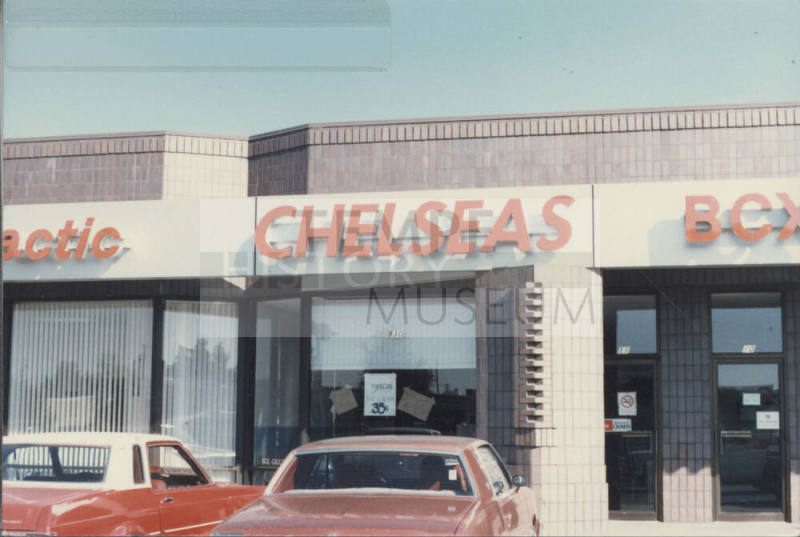 Chelseas Ice Cream Cafe - 930 West Broadway Road - Tempe, Arizona