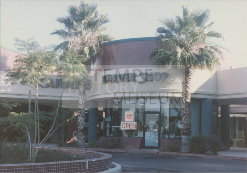 Lenny's Burger Shop Restaurant - 1845 East Broadway Road - Tempe, Arizona
