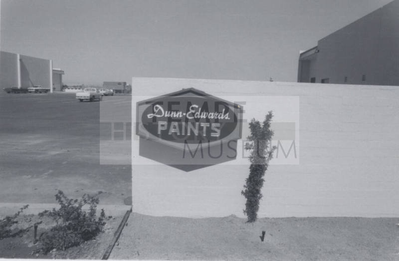 Dunn-Edwards Paints - 1872 East Broadway Road - Tempe, Arizona