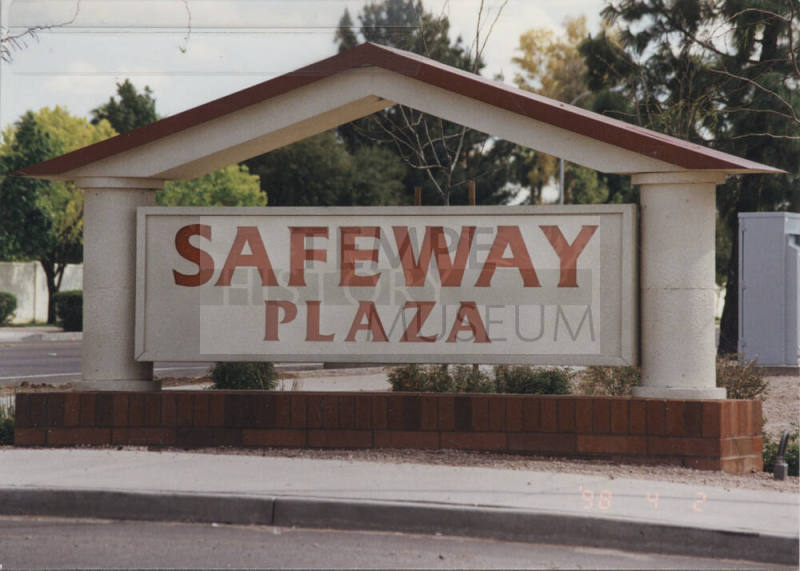 Safeway Plaza - 1515 East Elliot Road - Tempe, Arizona