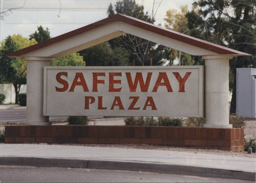 Safeway Plaza - 1515 East Elliot Road - Tempe, Arizona