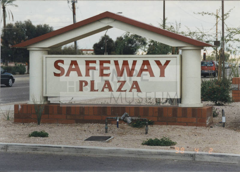 Safeway Plaza - 1515 East Elliot Road - Tempe, Arizona