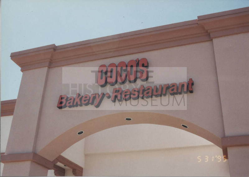 Coco's Bakery Restaurant - 1525 West Elliot Road - Tempe, Arizona