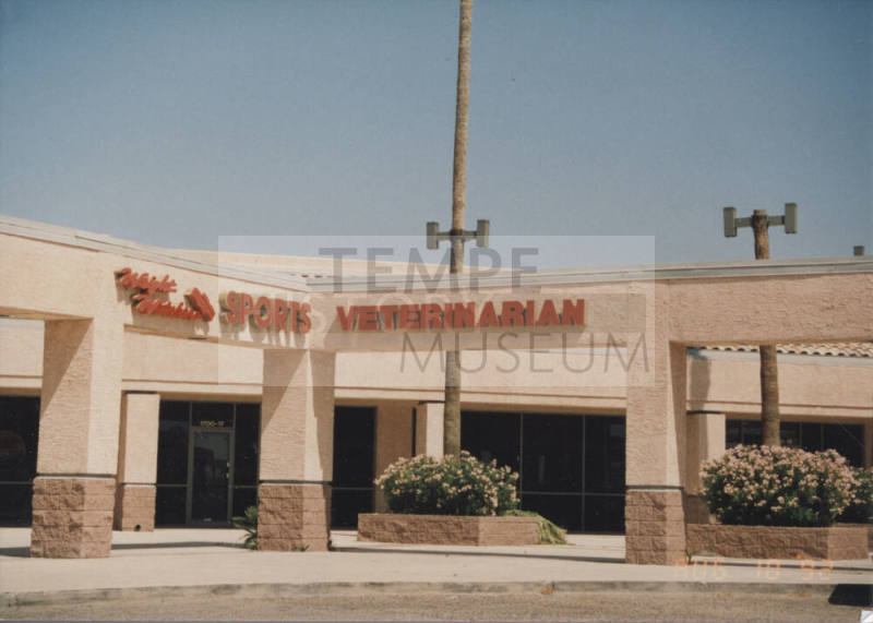 Elliot Crossings Veterinary Hospital - 1700 E. Elliot Road, #19 - Tempe, Arizona