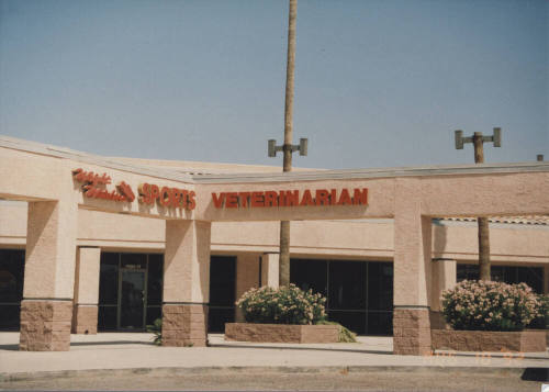 Elliot Crossings Veterinary Hospital - 1700 E. Elliot Road, #19 - Tempe, Arizona