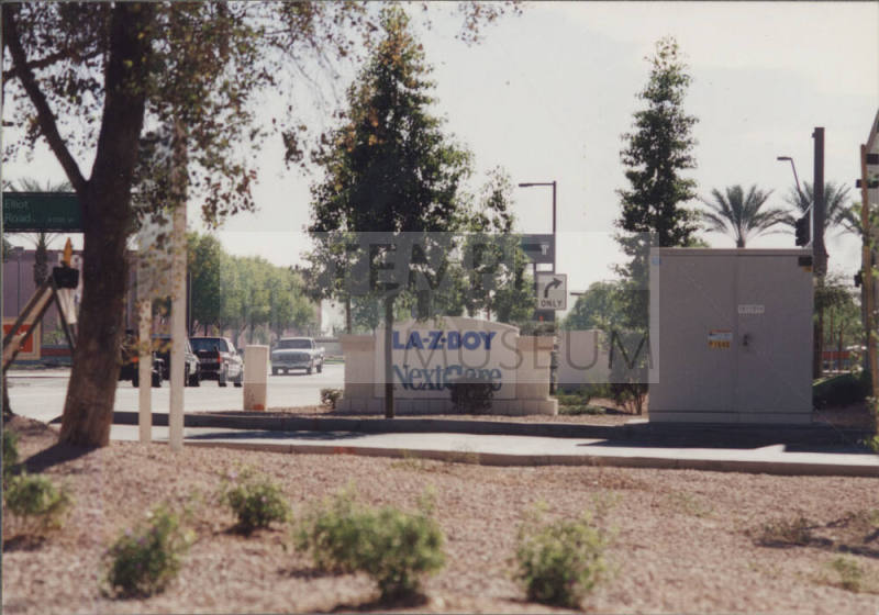 La-Z-Boy Furniture Galleries - 1800 West Elliot Road - Tempe, Arizona