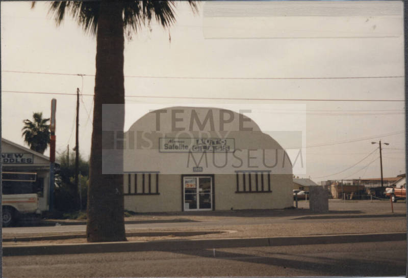 Newman Auto Glass Repairs - 1935 East Apache Boulevard, Tempe, Arizona