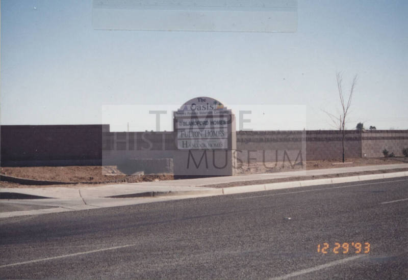 The Oasis Waterfront Community - 1901 East Elliot Road - Tempe, Arizona