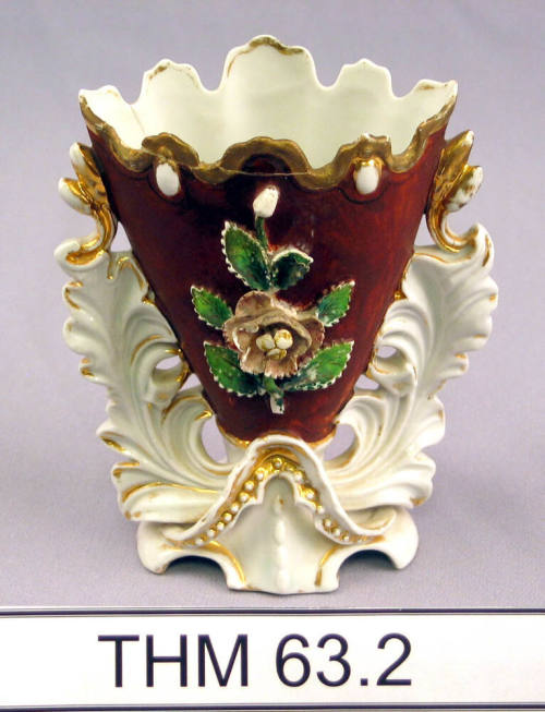 Small Cottage Victorian Vase