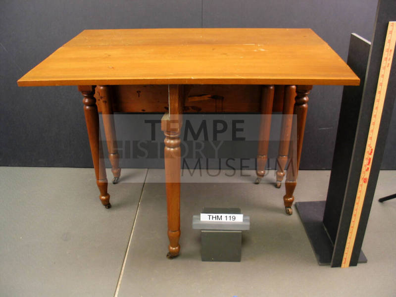 Gateleg table