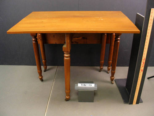 Gateleg table
