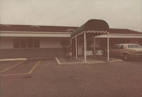 Butterfield's Food & Spirits Restaurant - 1112 East Apache Boulevard, Tempe, Ari