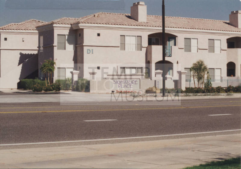 Signature Place - 600 West Grove Parkway - Tempe, Arizona