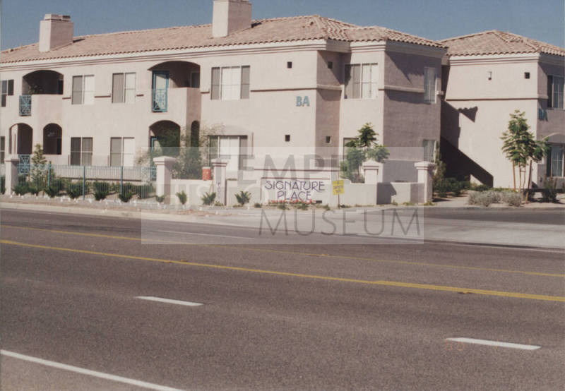 Signature Place - 600 West Grove Parkway - Tempe, Arizona